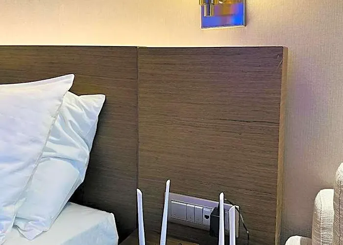Novotel Residences Acqua Near Rockwell Makati 4*