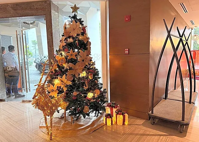 Novotel Residences Acqua Near Rockwell Makati Hotel 4*