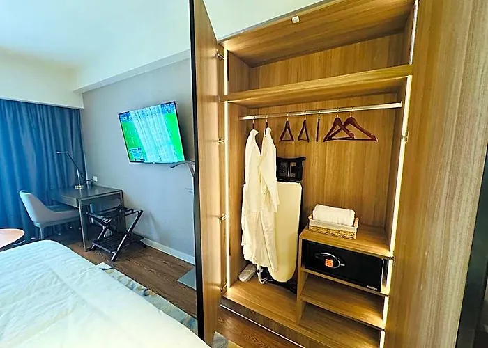 Hotel Novotel Residences Acqua Near Rockwell Makati