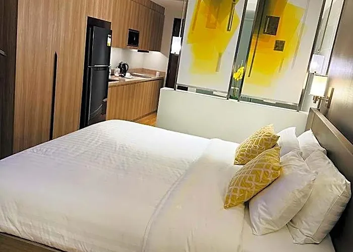 Hotel Novotel Residences Acqua Near Rockwell Makati 4*